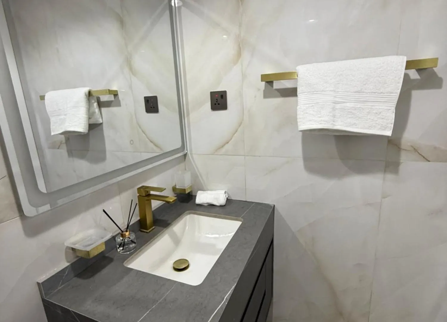 Panoramic Canal & Burj Khalifa View Luxury 1Br In Business Bay Dubai United Arab Emirates