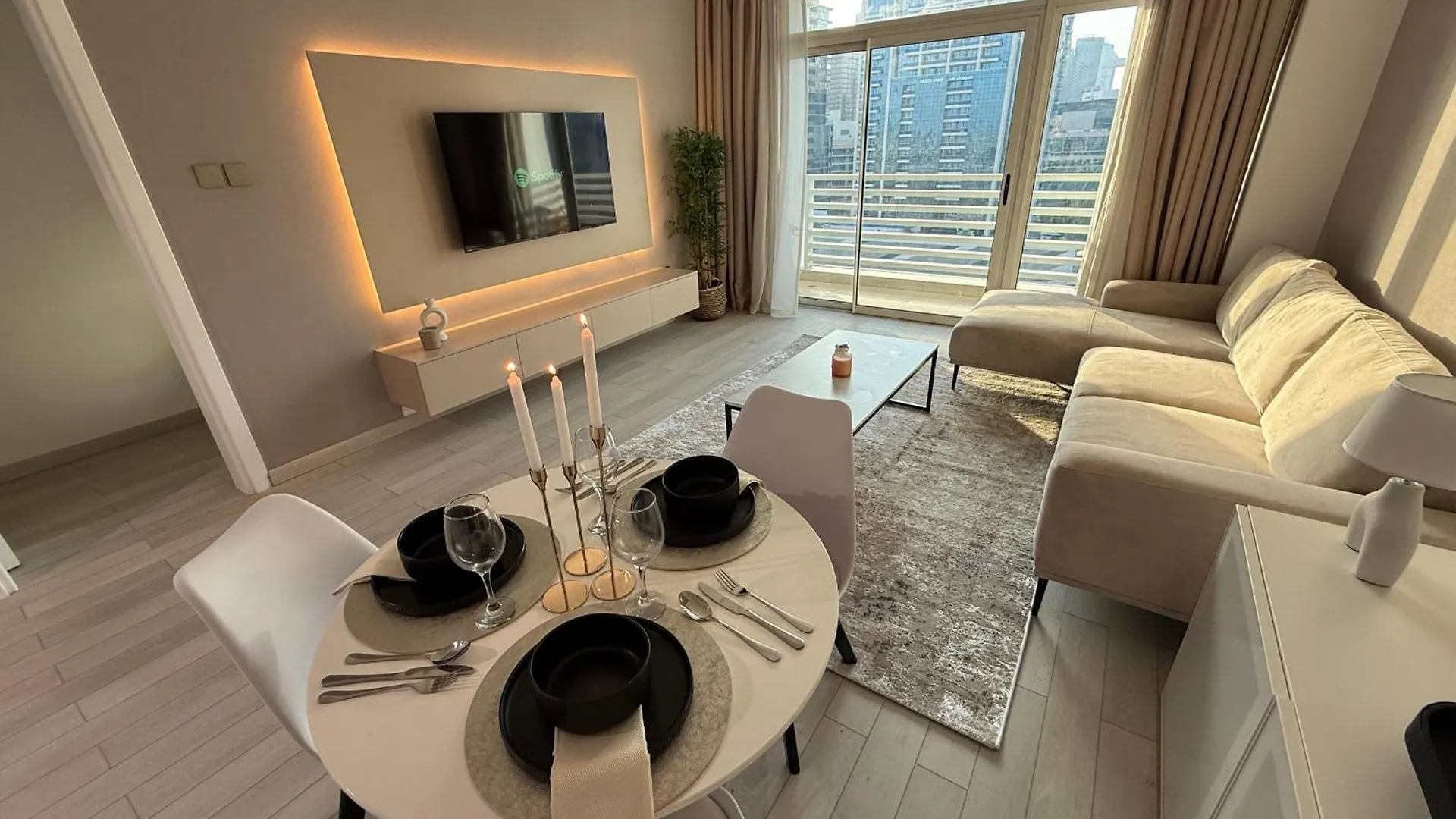 Panoramic Canal & Burj Khalifa View Luxury 1Br In Business Bay Dubai Apartment