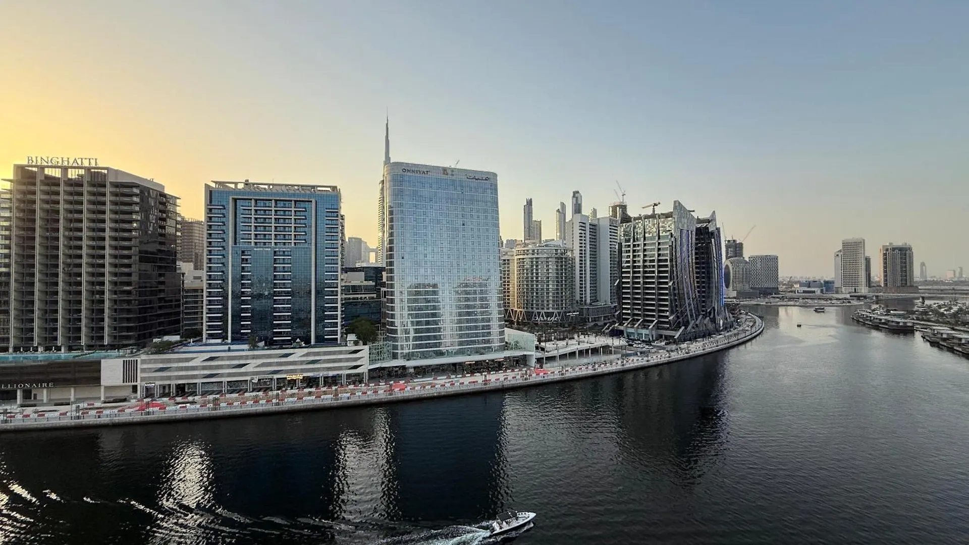 Panoramic Canal & Burj Khalifa View Luxury 1Br In Business Bay Dubai
